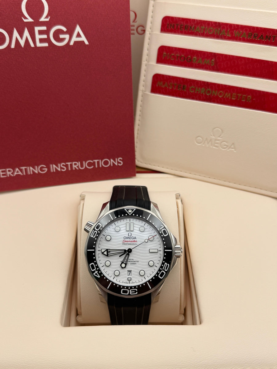Like New Omega Seamsster Professional 210.32.42.20.04.001 Complete Set Dated 2024