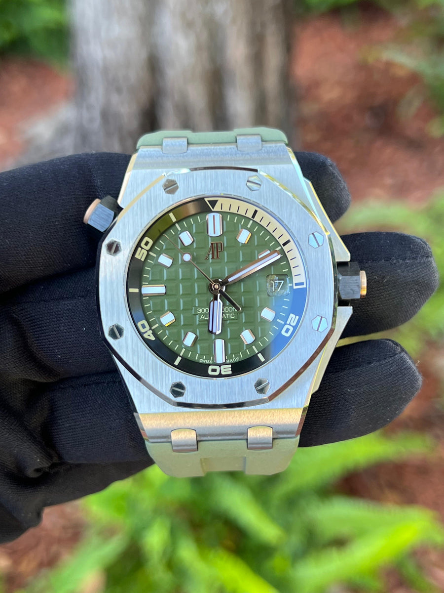 Audemars Piguet Royal Oak Offshore Diver 15720ST.OO.A052CA.01 Complete Set dated 07/2024