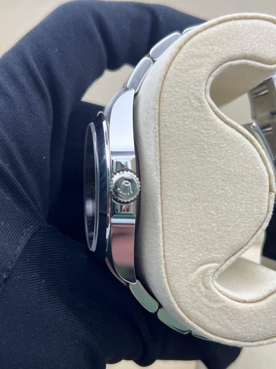 Rolex Airking 126900 Complete Set Dated 2025