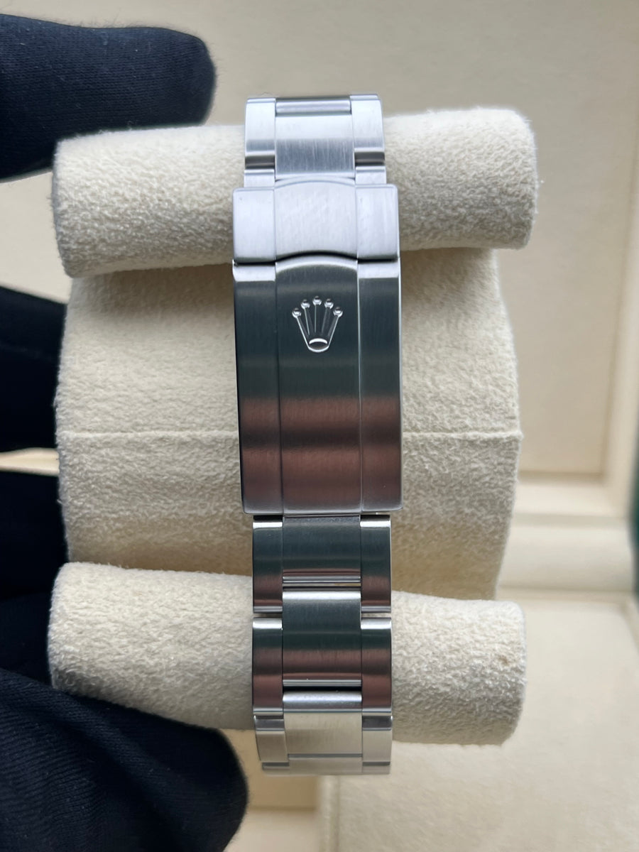 Rolex Oyster Perpetual 124200 Complete Set Dated 2022