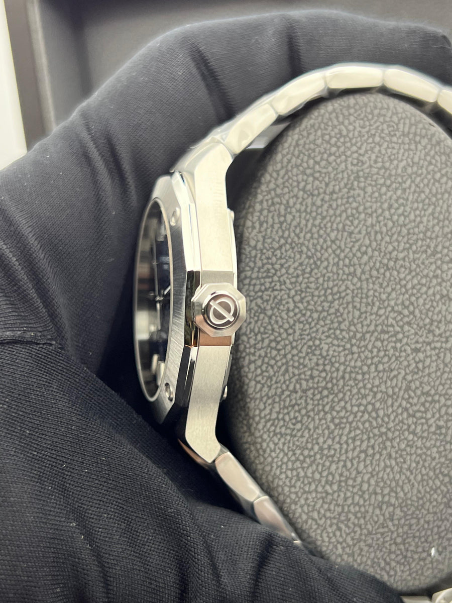 New/Unworn Baume & Mercier Riviera M0A10620 Complete Set