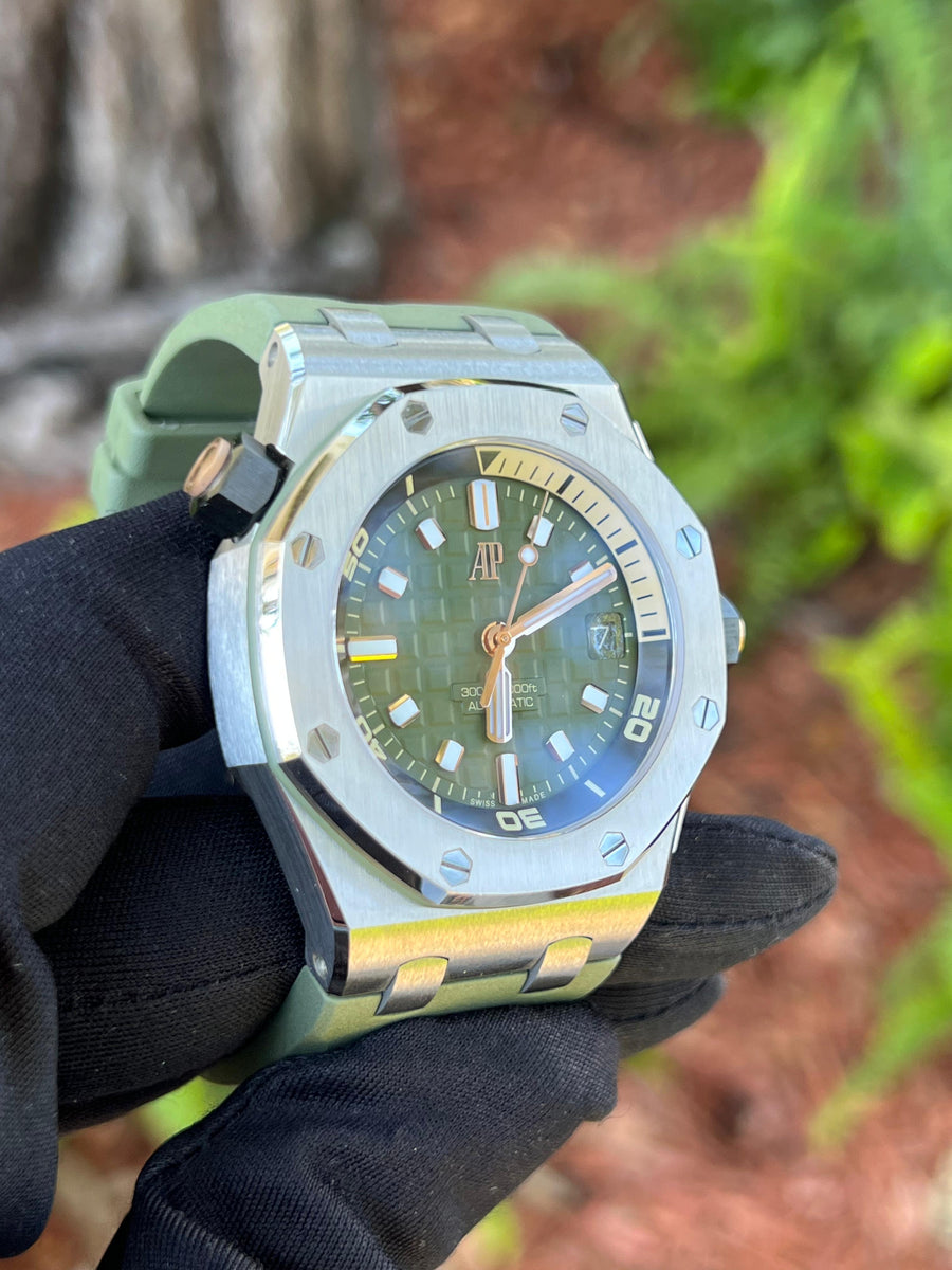 Audemars Piguet Royal Oak Offshore Diver 15720ST.OO.A052CA.01 Complete Set dated 07/2024