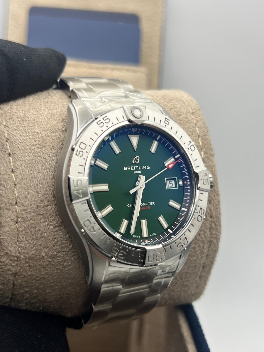 New/Unworn Breitling Avenger 42mm A17328101L1A1 Complete Set Dated 2024
