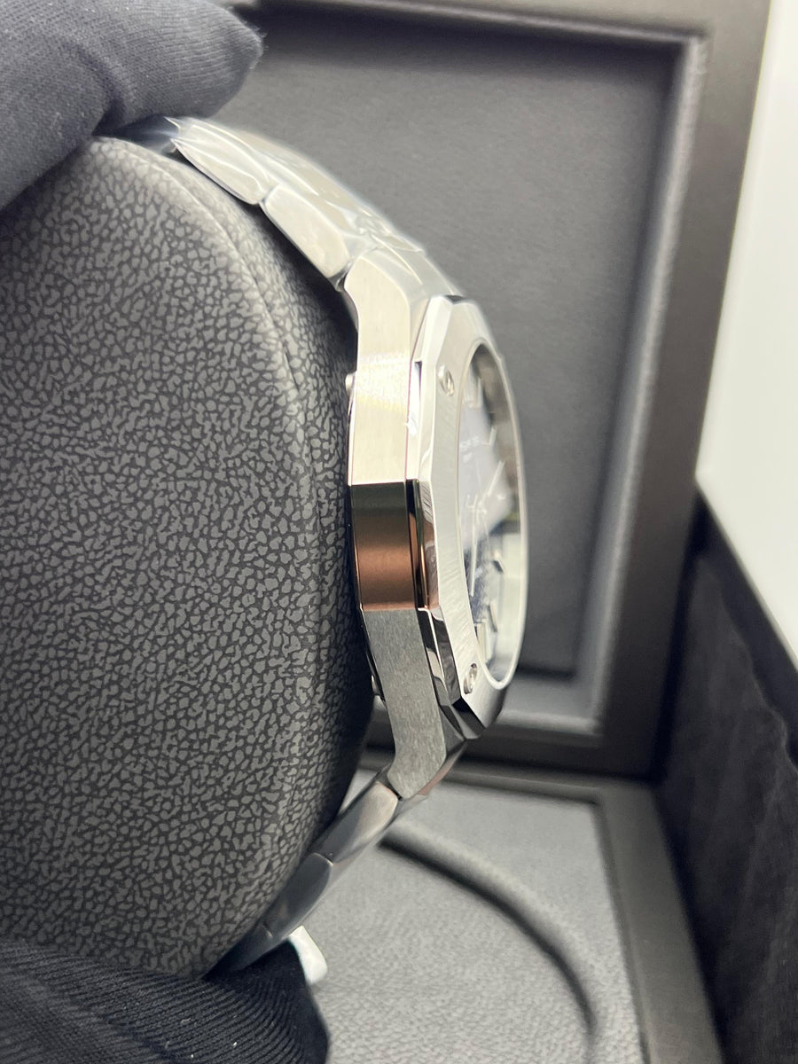 New/Unworn Baume & Mercier Riviera M0A10620 Complete Set