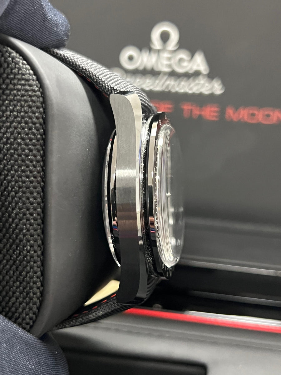 New/Unworn Omega Speedmaster Dark Side Of The Moon 311.92.44.51.01.003 Complete Set Dated 2025
