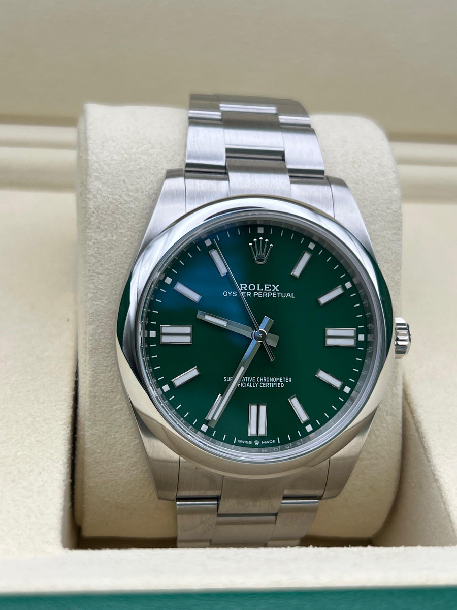 New/Unworn Rolex Oyster Perpetual 41mm Green 124300 Complete Set Dated 2025