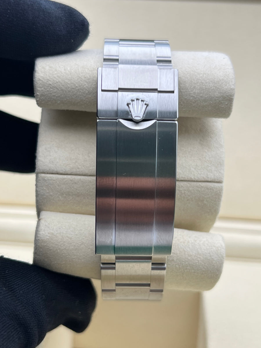 New/Unworn Rolex Submariner 124060LN Complete Set Dated 04/2025