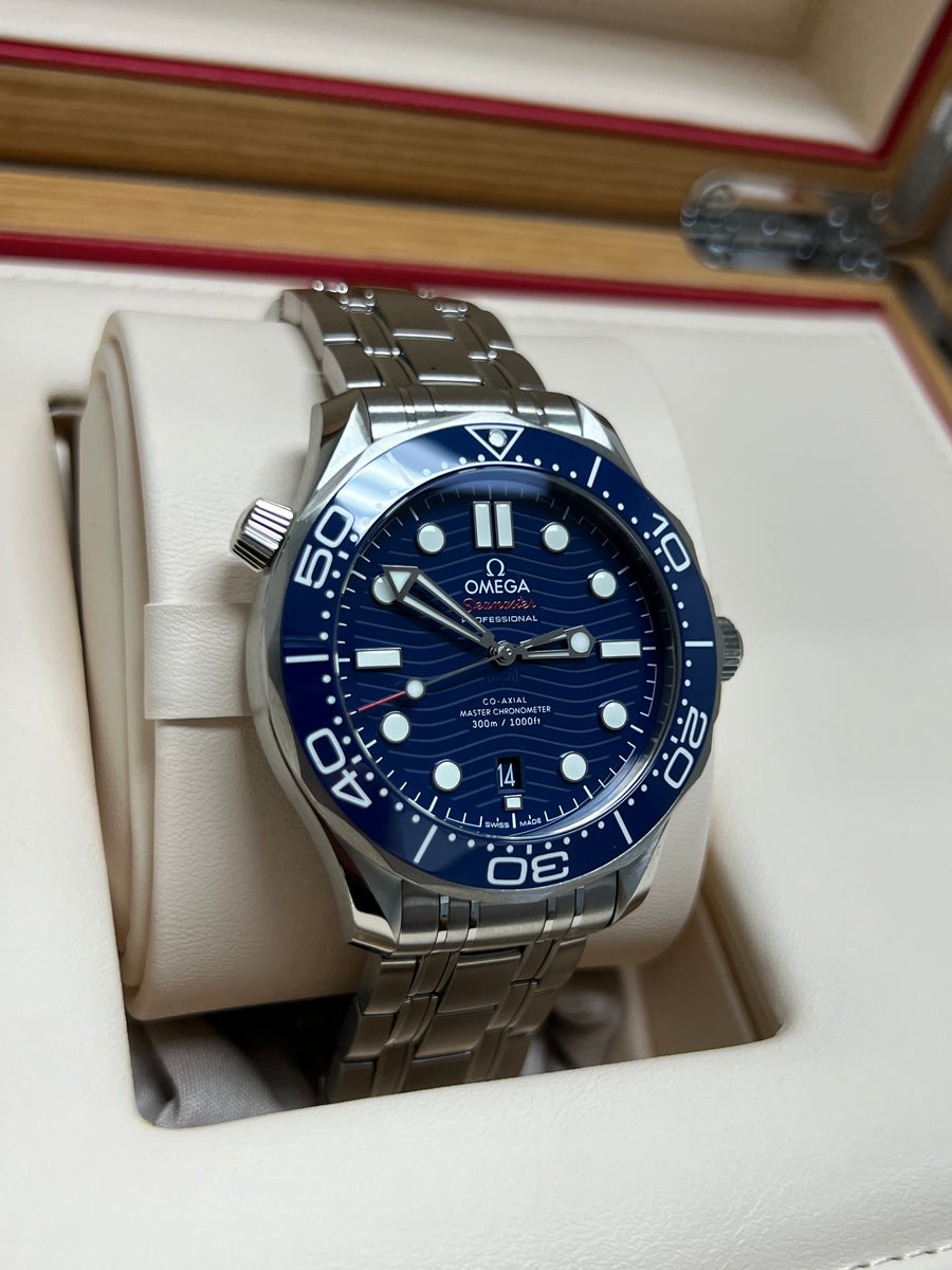 New/Unworn Omega Seamaster Diver 300M ref#210.30.42.20.03.001 Complete Set