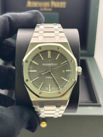Audemars Piguet Royal Oak 15400ST.OO.1220ST.04 With Box & Papers