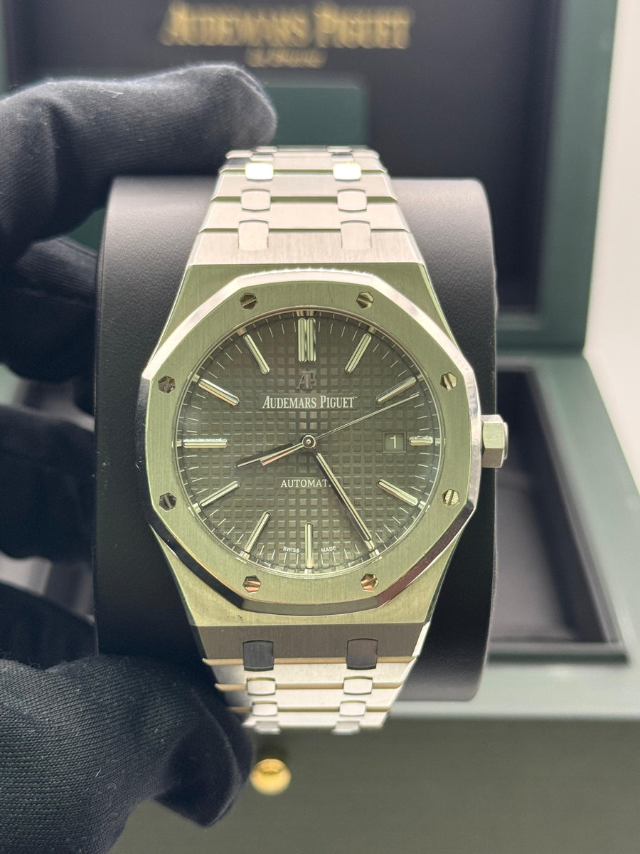 Audemars Piguet Royal Oak 15400ST.OO.1220ST.04 With Box & Papers