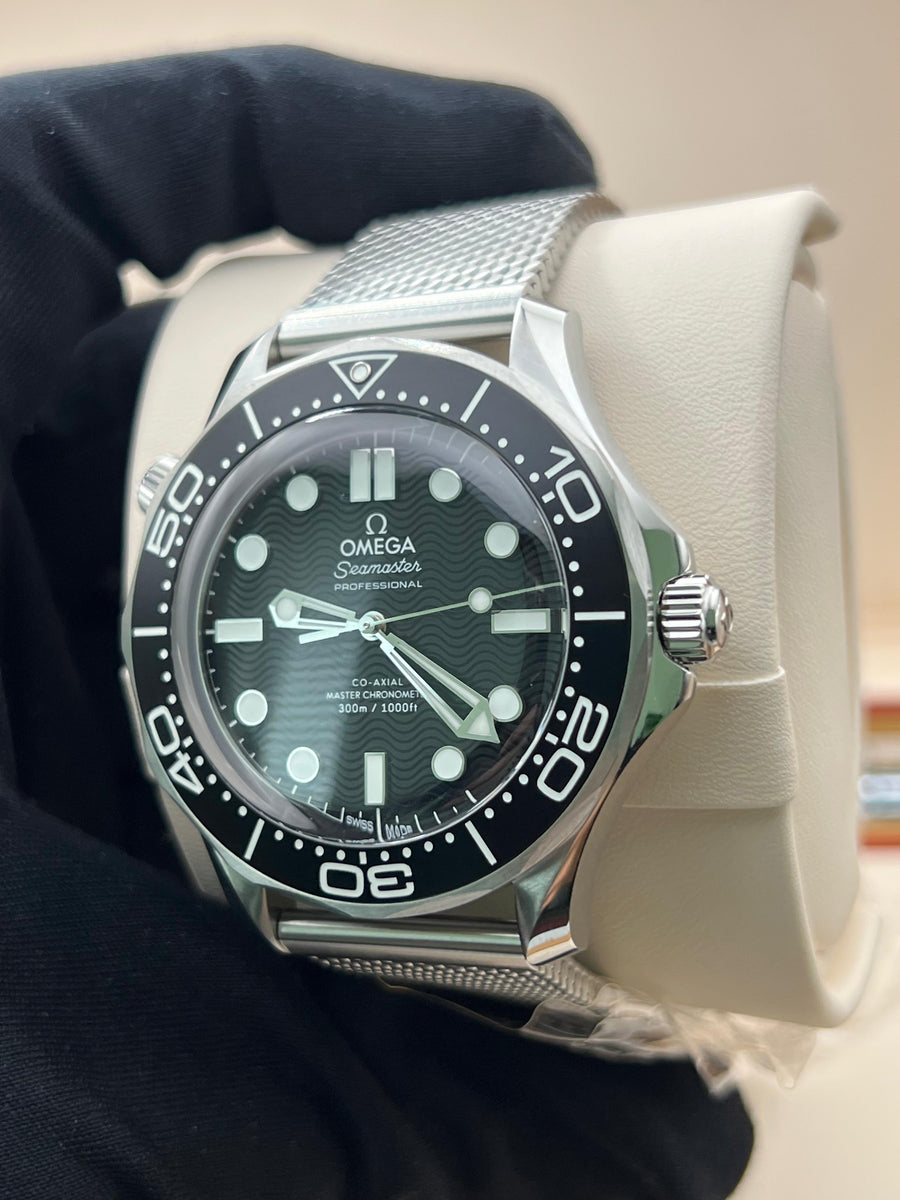 New/Unworn Omega Seamaster Diver 300m 210.30.42.20.01.010 Complete Set Dated 2025