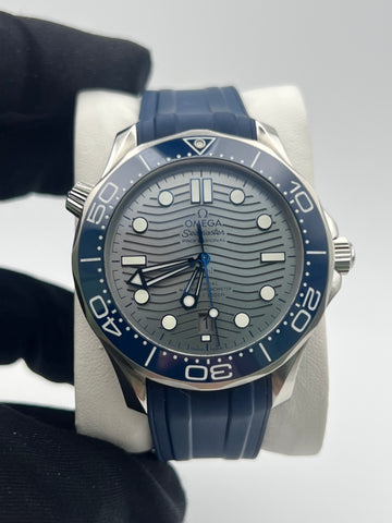 Omega Seamaster Professional 210.32.42.20.06.001 Complete Set Dated 2021 **Damaged Box**