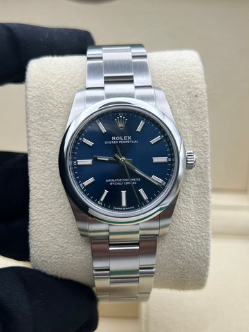 Rolex Oyster Perpetual 124200 Complete Set Dated 2022