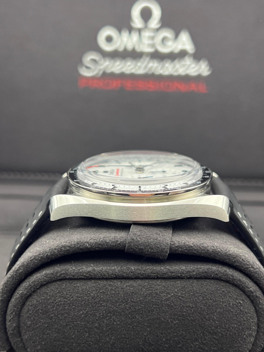 Like New Omega Speedmaster Professional White 310.32.42.50.04.002 Complete Set