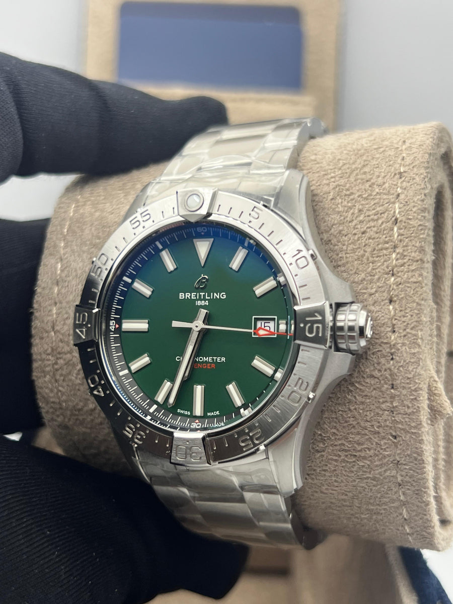 New/Unworn Breitling Avenger 42mm A17328101L1A1 Complete Set Dated 2024