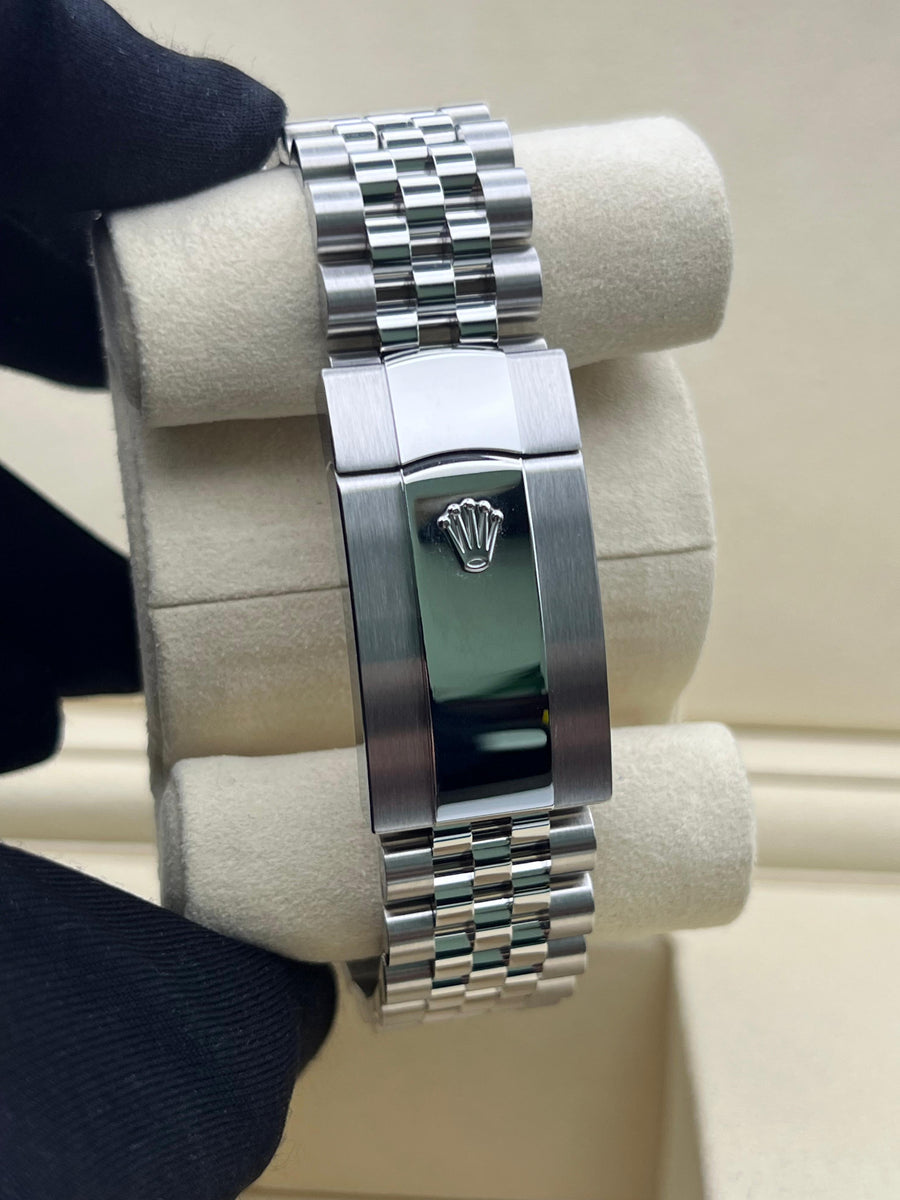 New/Unworn Rolex Skydweller Blue Dial 336934 Complete Set Dated 2025