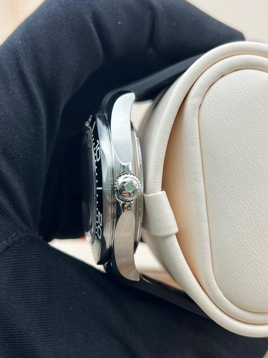 New/Unworn Omega Seamaster Diver 300m 210.32.42.20.01.003 Complete Set Dated 2025