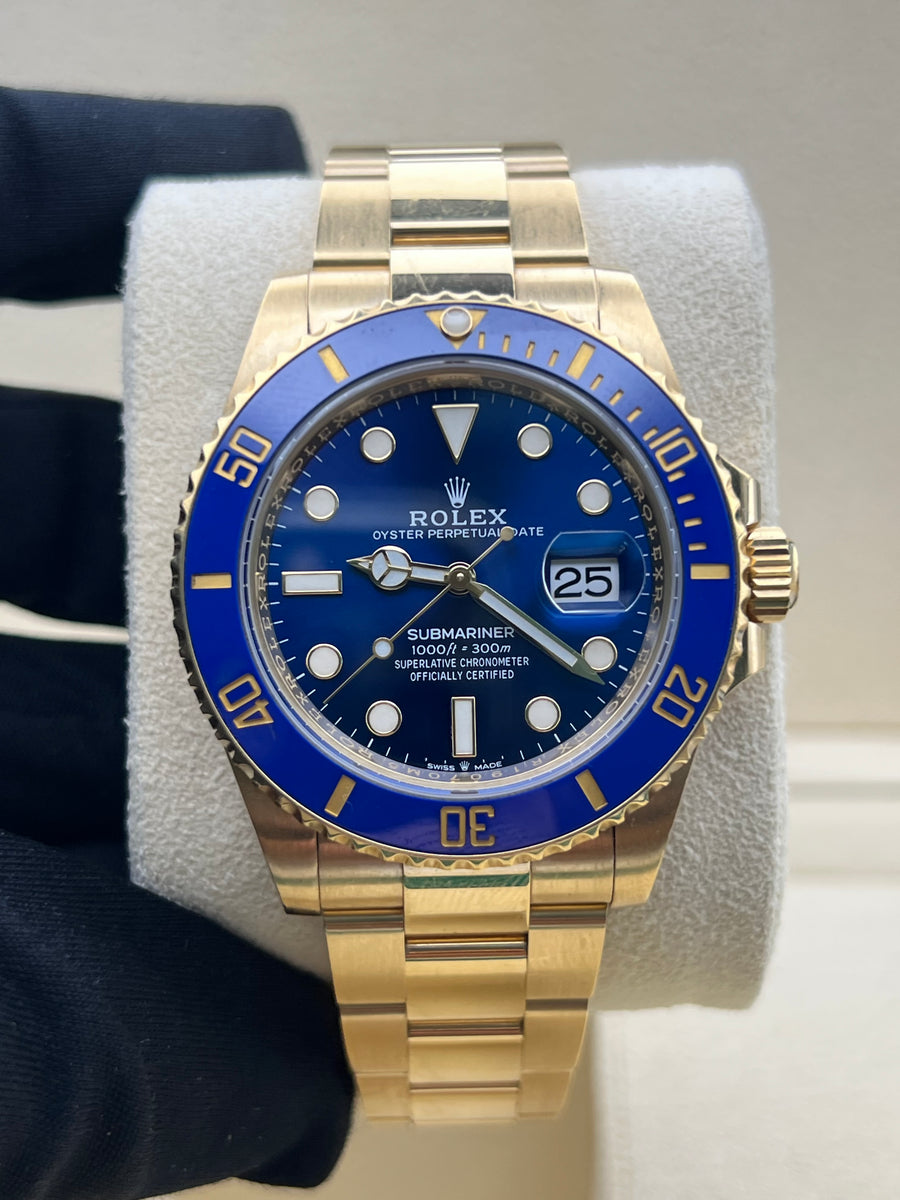 Rolex Submariner Date 18K Y/G 126618LB Complete Set Dated 2022