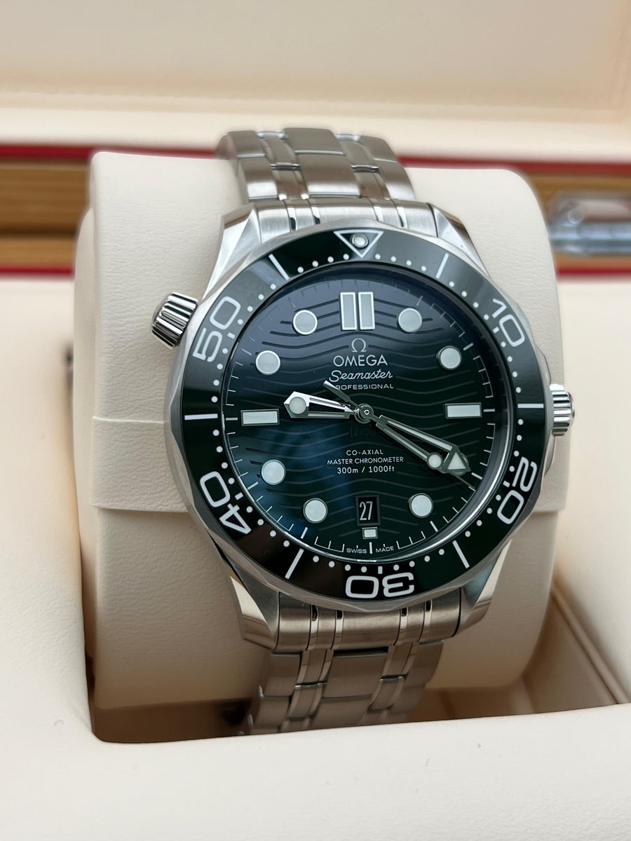New/Unworn Omega Seamaster Ref# 210.30.42.20.10.001 Complete set Dated 2023
