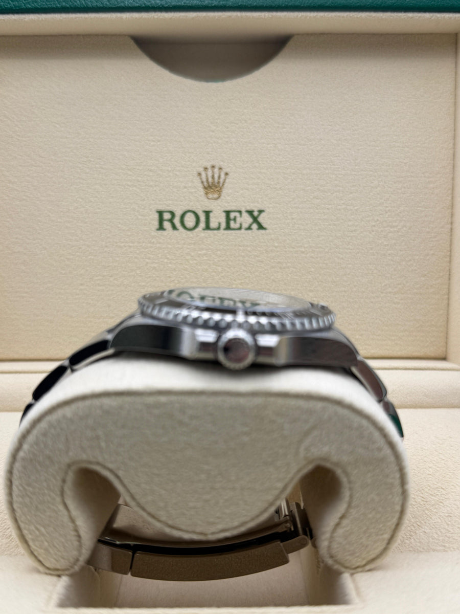 New/Unworn Rolex Submariner 124060LN Complete Set Dated 11/2024