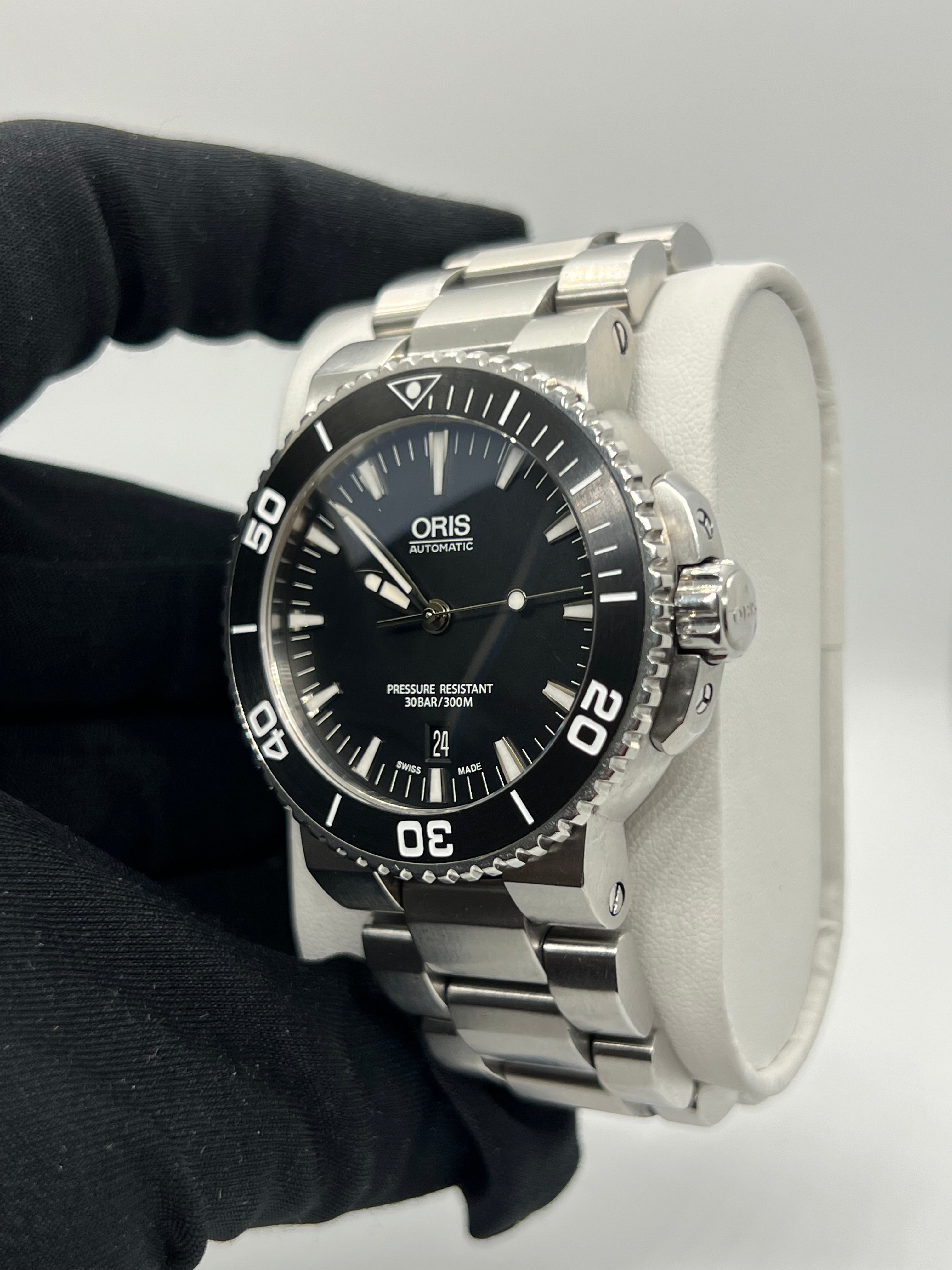 Oris Aquis Date Ref# 01 733 7653 4145-07 8 26 01PEB Box & Papers