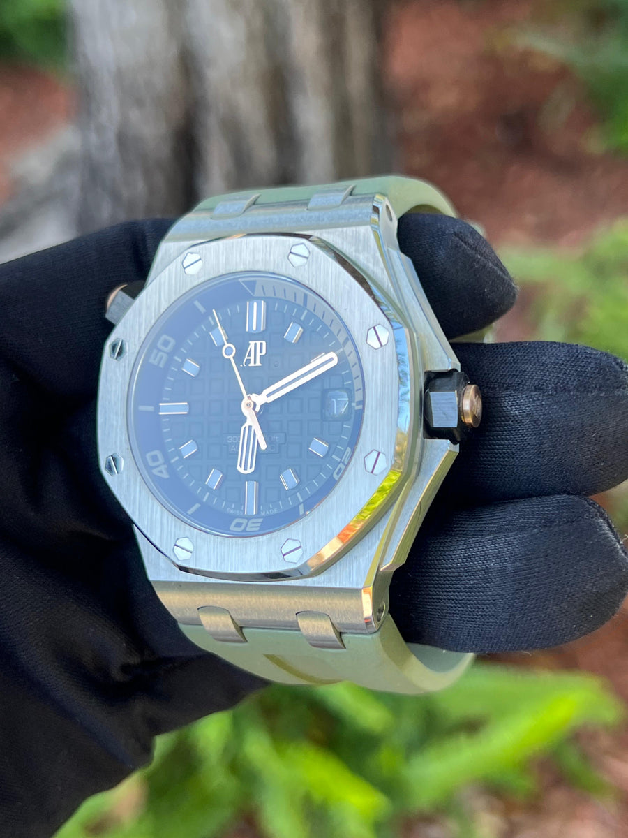 Audemars Piguet Royal Oak Offshore Diver 15720ST.OO.A052CA.01 Complete Set dated 07/2024