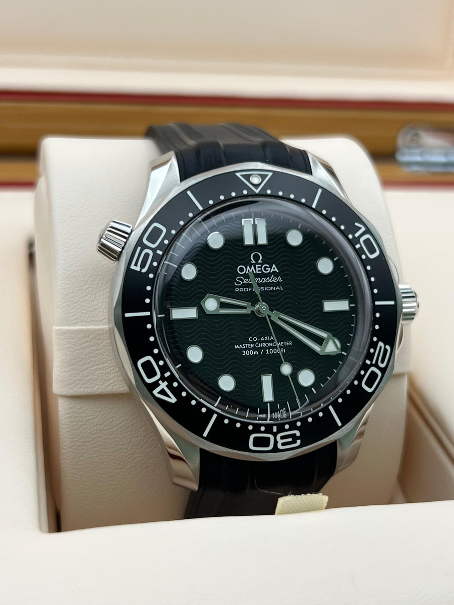 New/Unworn Omega Seamaster Diver 300m 210.32.42.20.01.003 Complete Set Dated 2025