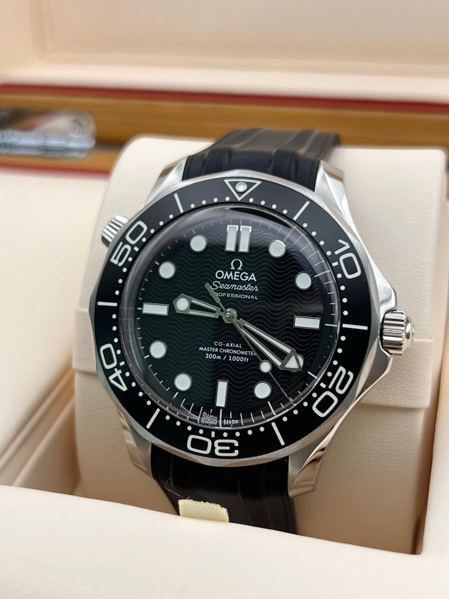 New/Unworn Omega Seamaster Diver 300m 210.32.42.20.01.003 Complete Set Dated 2025