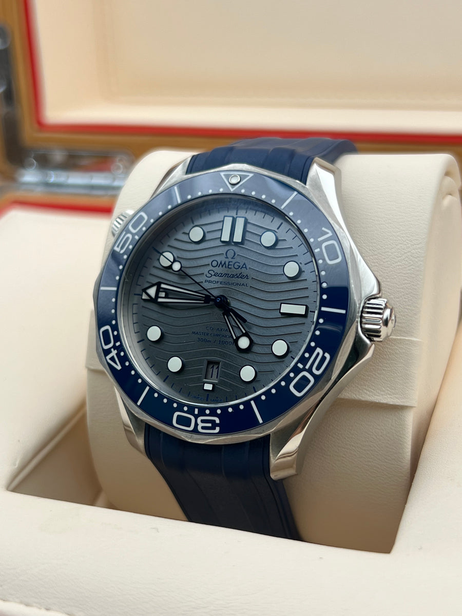 Omega Seamaster Professional 300M Ref# 210.32.42.20.06.001 complete set