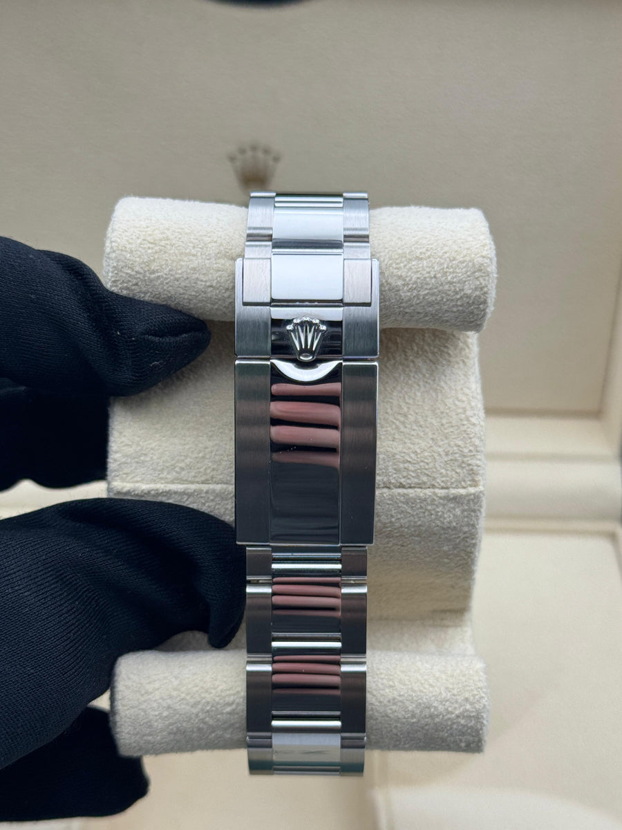 Like New Rolex Daytona 126500LN Complete Set Dated 2024