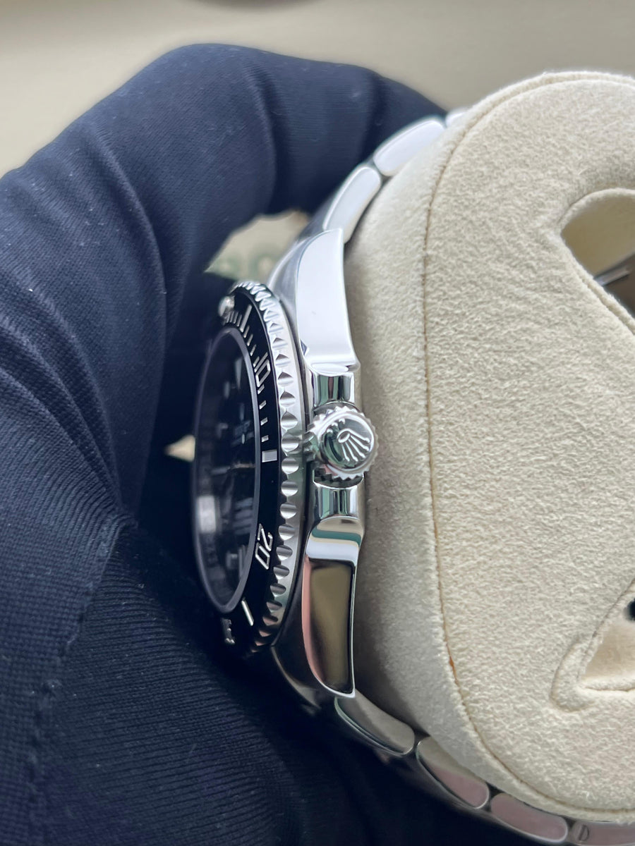 Rolex Submariner 124060LN Complete Set Dated 2020