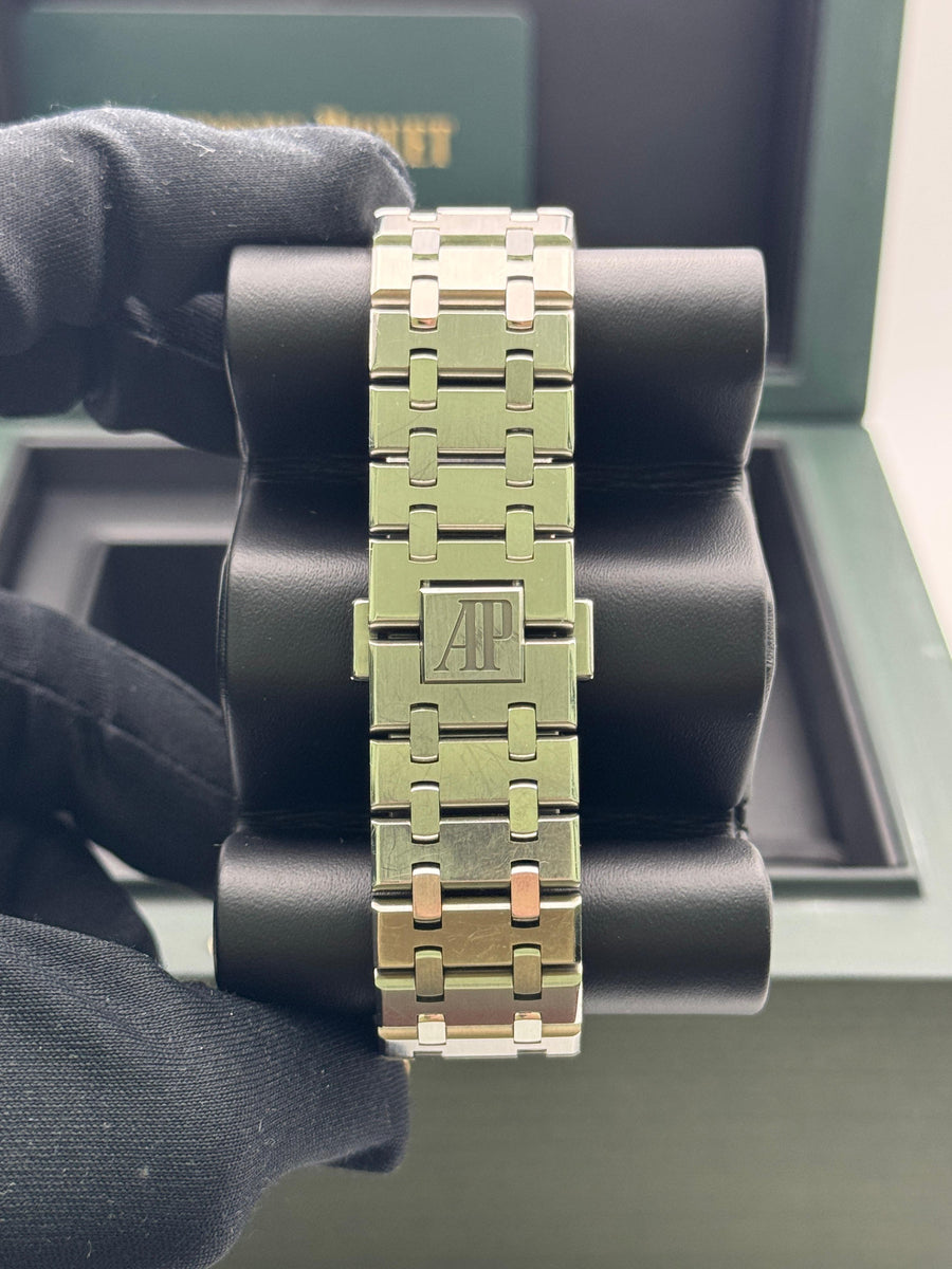 Audemars Piguet Royal Oak 15400ST.OO.1220ST.04 With Box & Papers