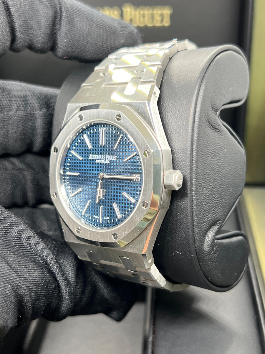 New/Unworn Audemars Piguet Royal Oak Jumbo 15202ST.OO.1240ST.01.A Complete Set Dated 2022