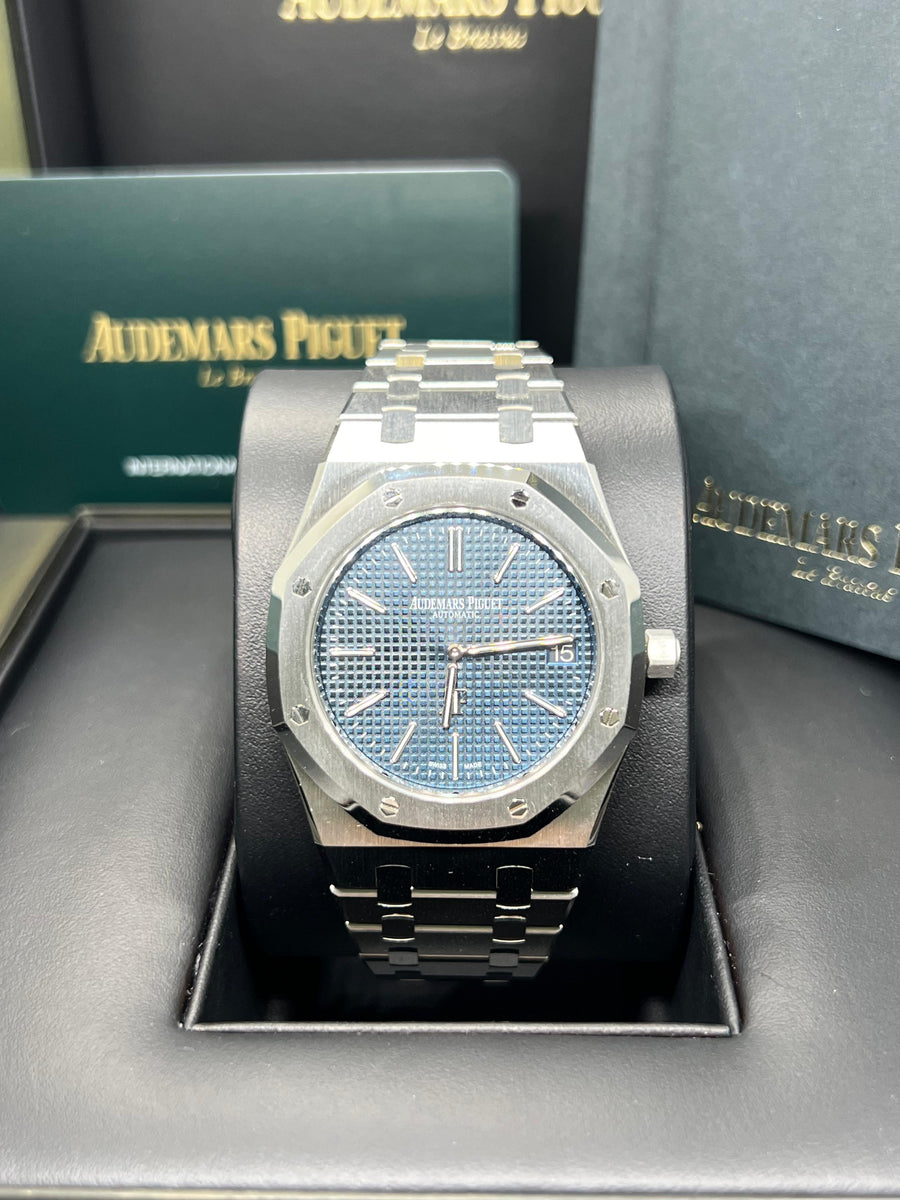 New/Unworn Audemars Piguet Royal Oak Jumbo 15202ST.OO.1240ST.01.A Complete Set Dated 2022