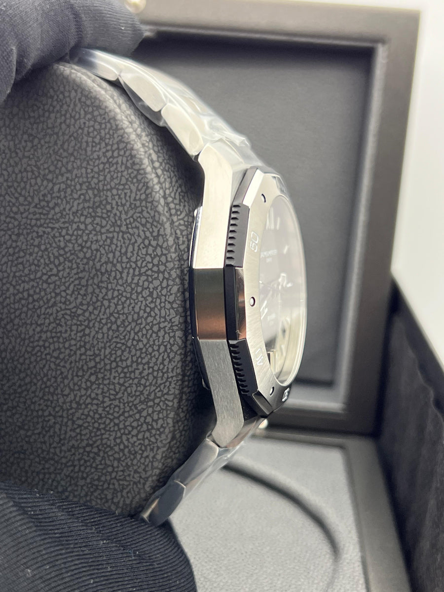 New/Unworn Baume & Mercier Riviera M0A10717 Complete Set
