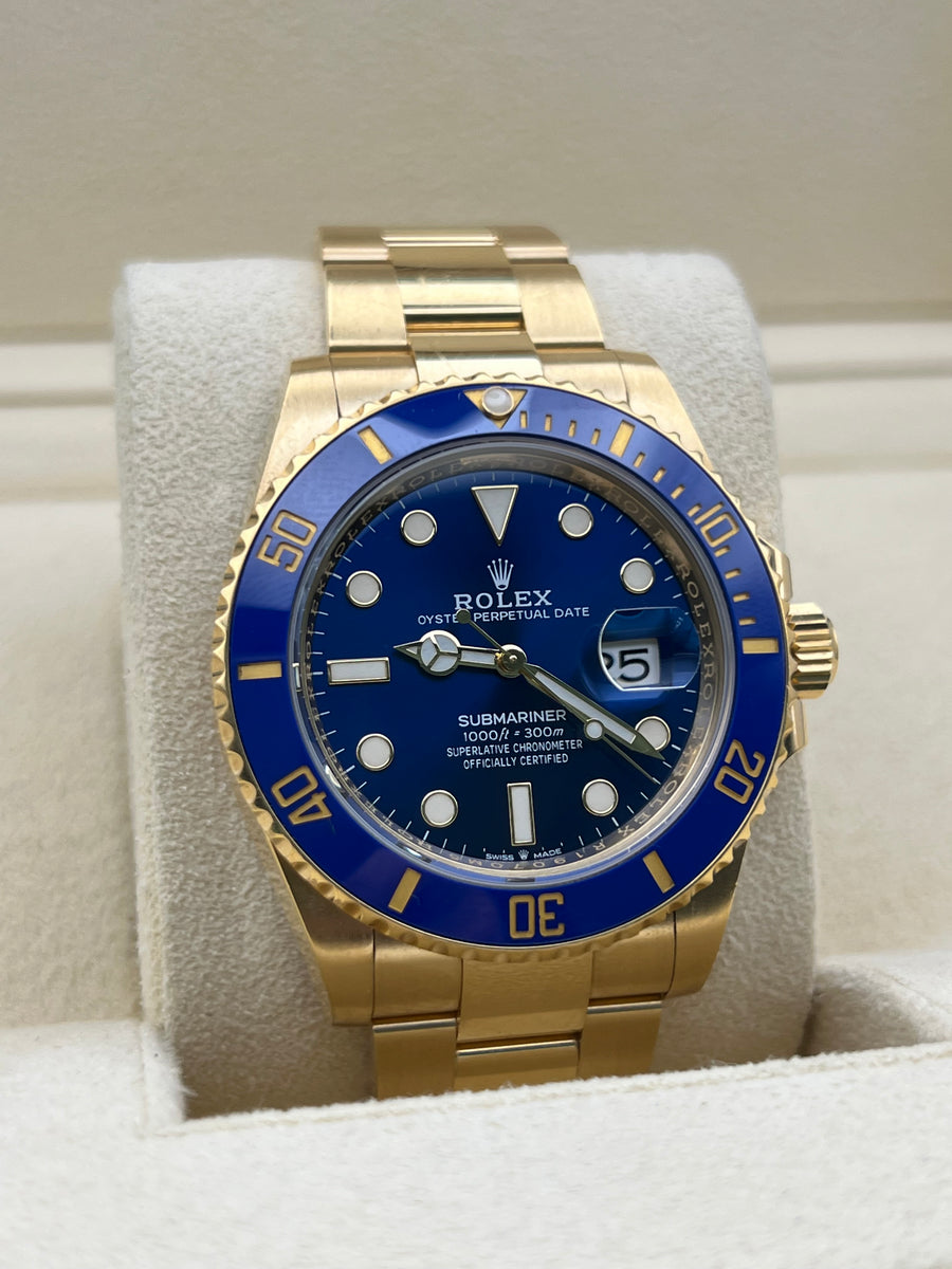 Rolex Submariner Date 18K Y/G 126618LB Complete Set Dated 2022