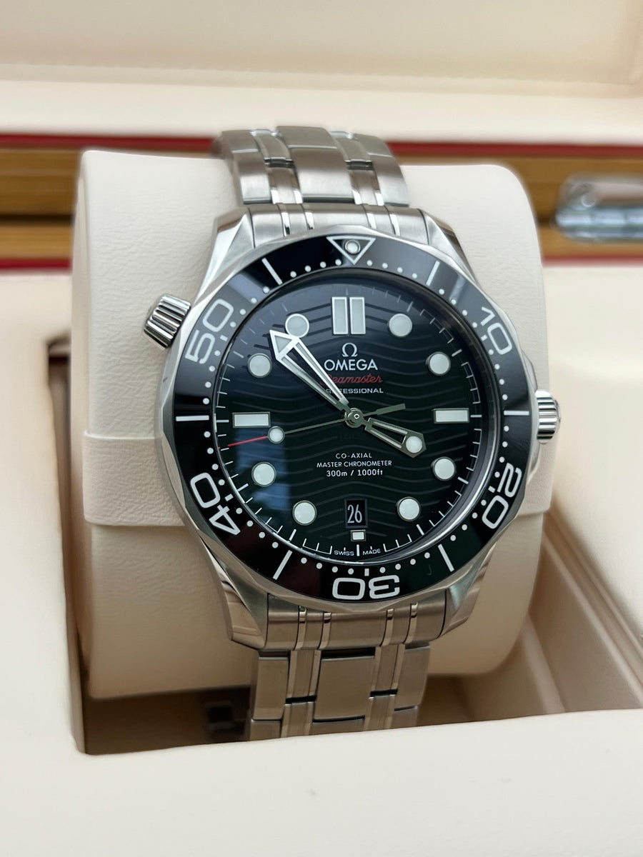 Omega Seamaster Professional 210.32.42.20.01.001 Complete Set Dated 2025 + OEM Steel Bracelet