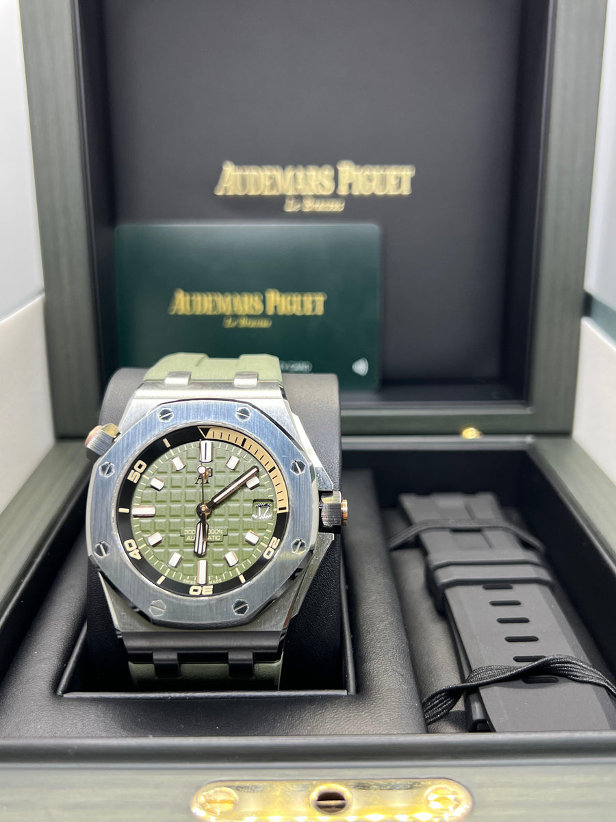 Audemars Piguet Royal Oak Offshore Diver 15720ST.OO.A052CA.01 Complete Set dated 07/2024