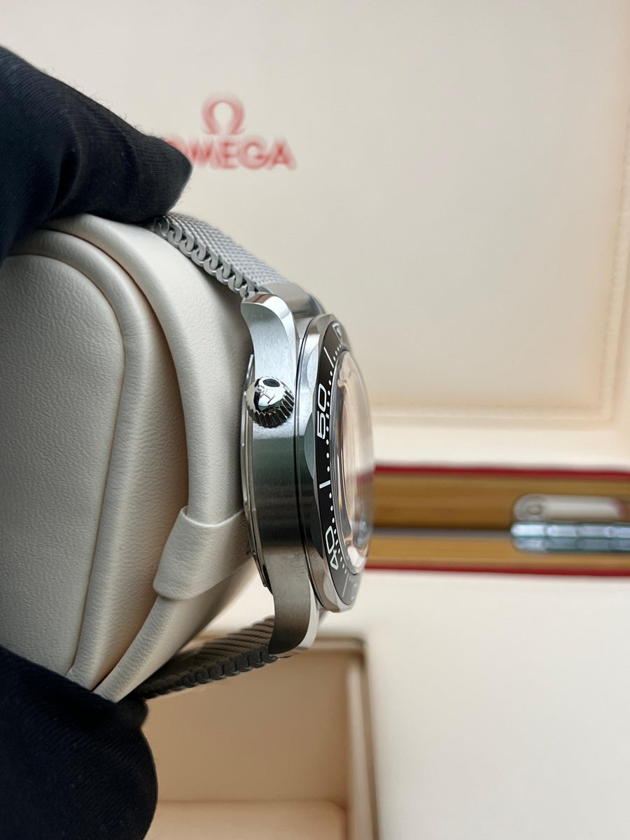 New/Unworn Omega Seamaster Diver 300m 210.30.42.20.01.010 Complete Set Dated 2025