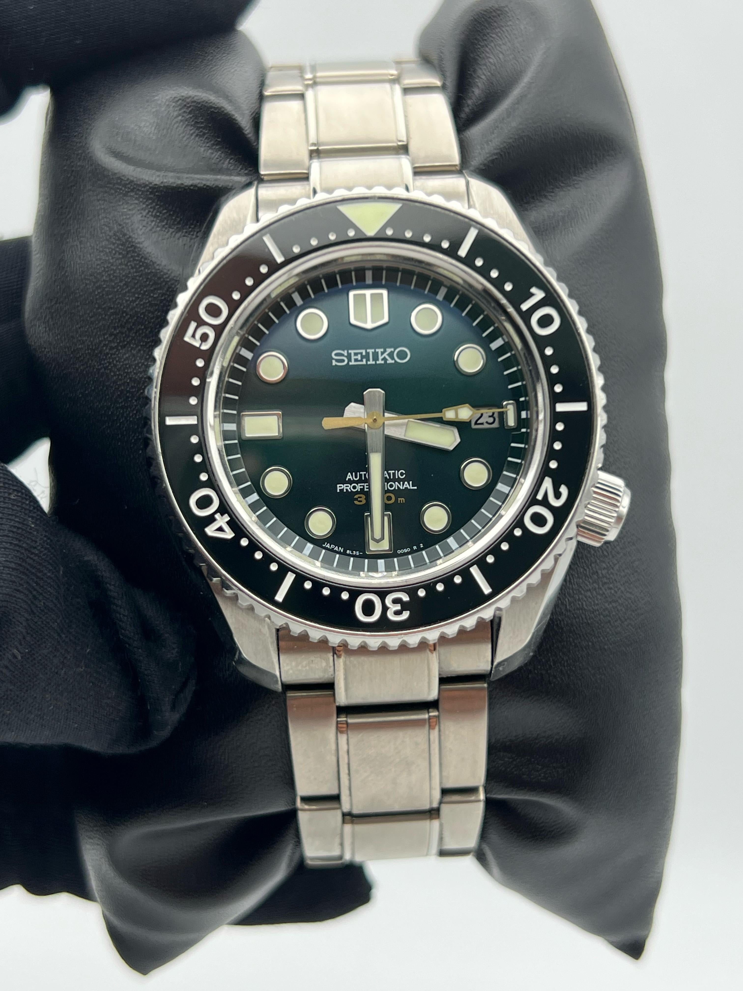 Rolex Submariner Titanium No Date 63850) Rolex 226627 Yacht-Master