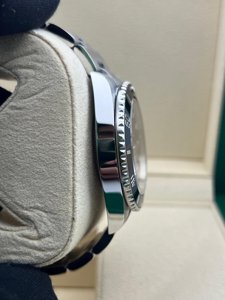 Rolex Submariner 124060LN Complete Set Dated 2020