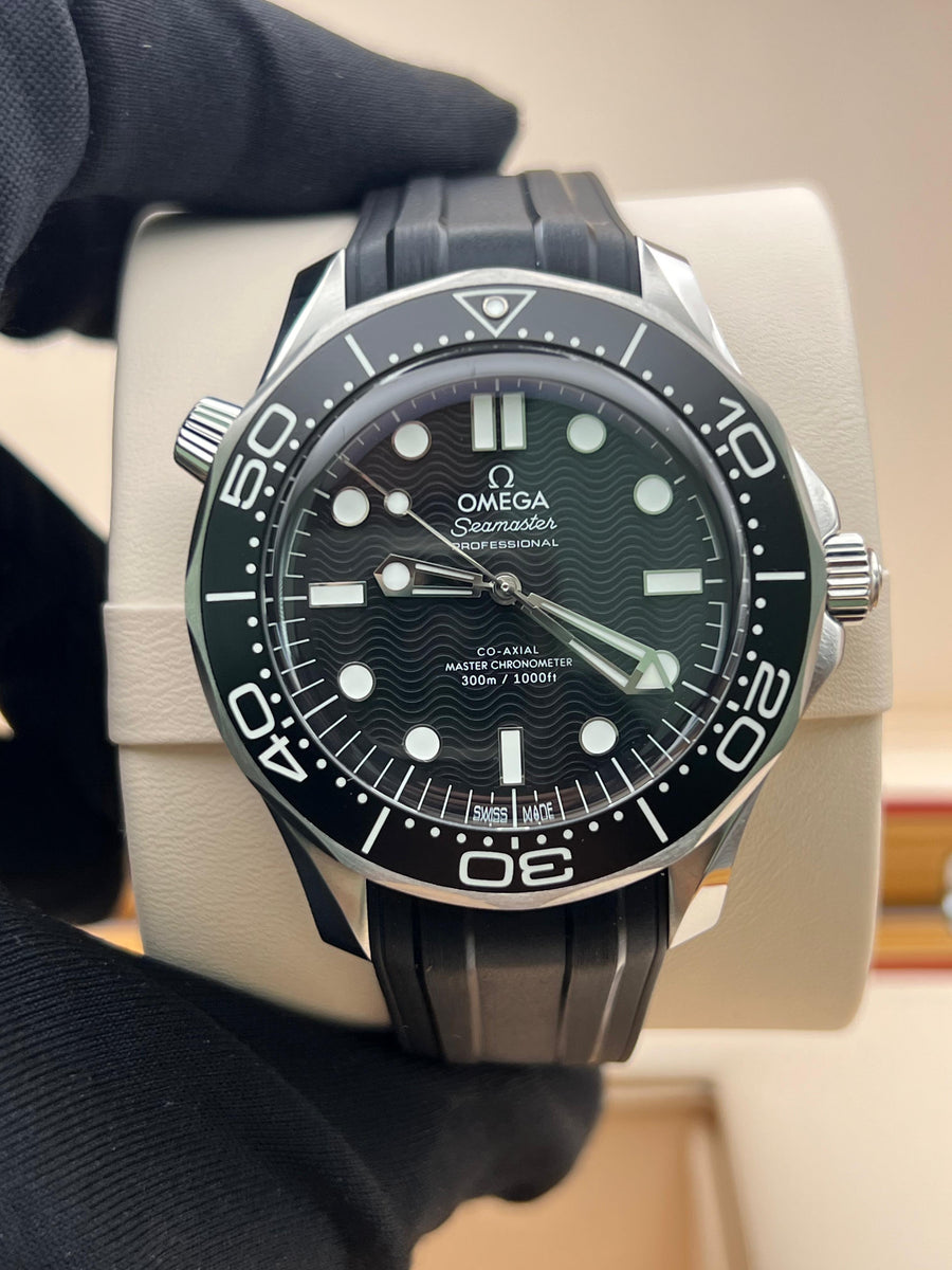 New/Unworn Omega Seamaster Diver 300m 210.32.42.20.01.003 Complete Set Dated 2025