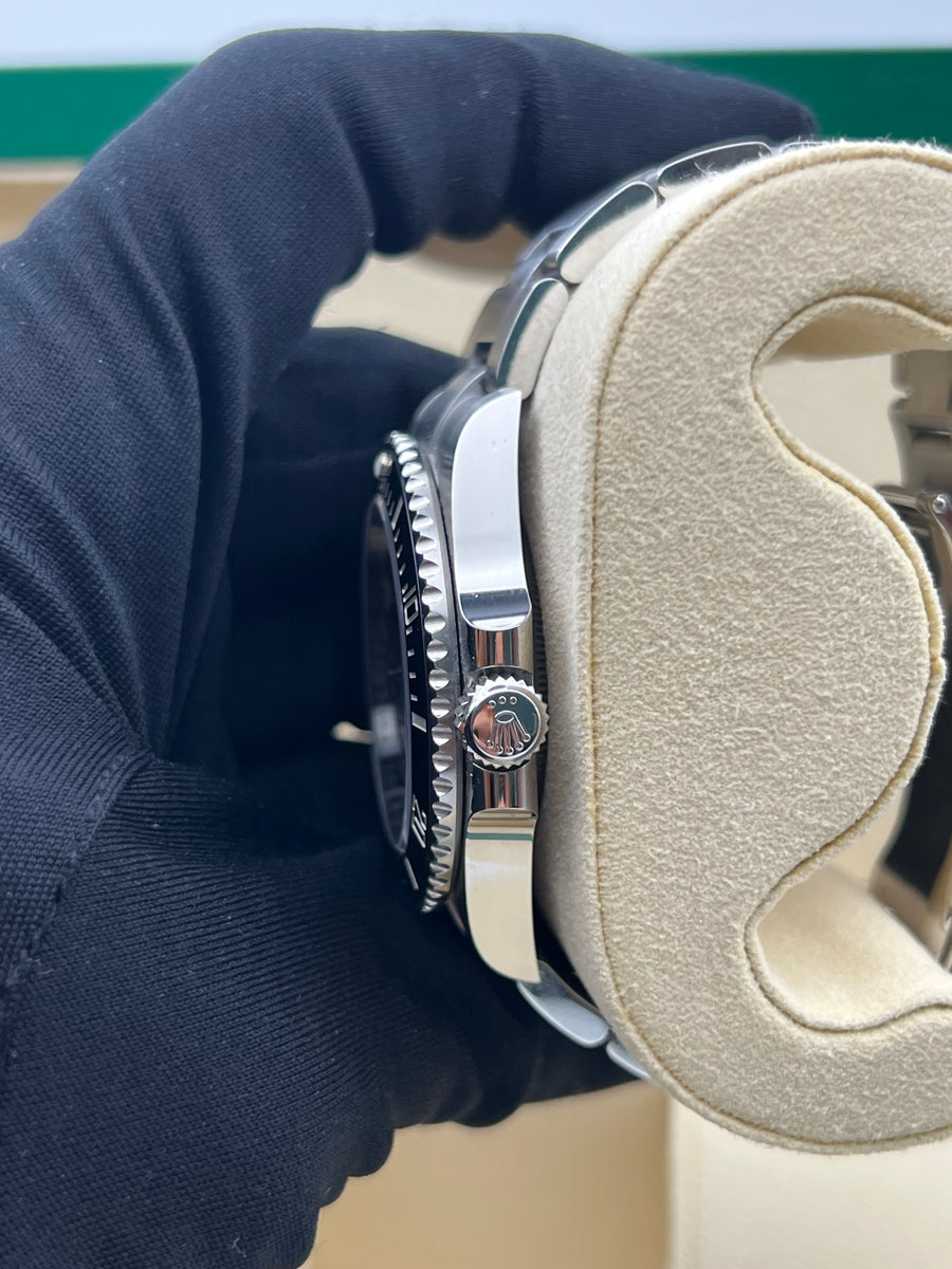 Rolex Submariner 124060LN Complete Set Dated 2022