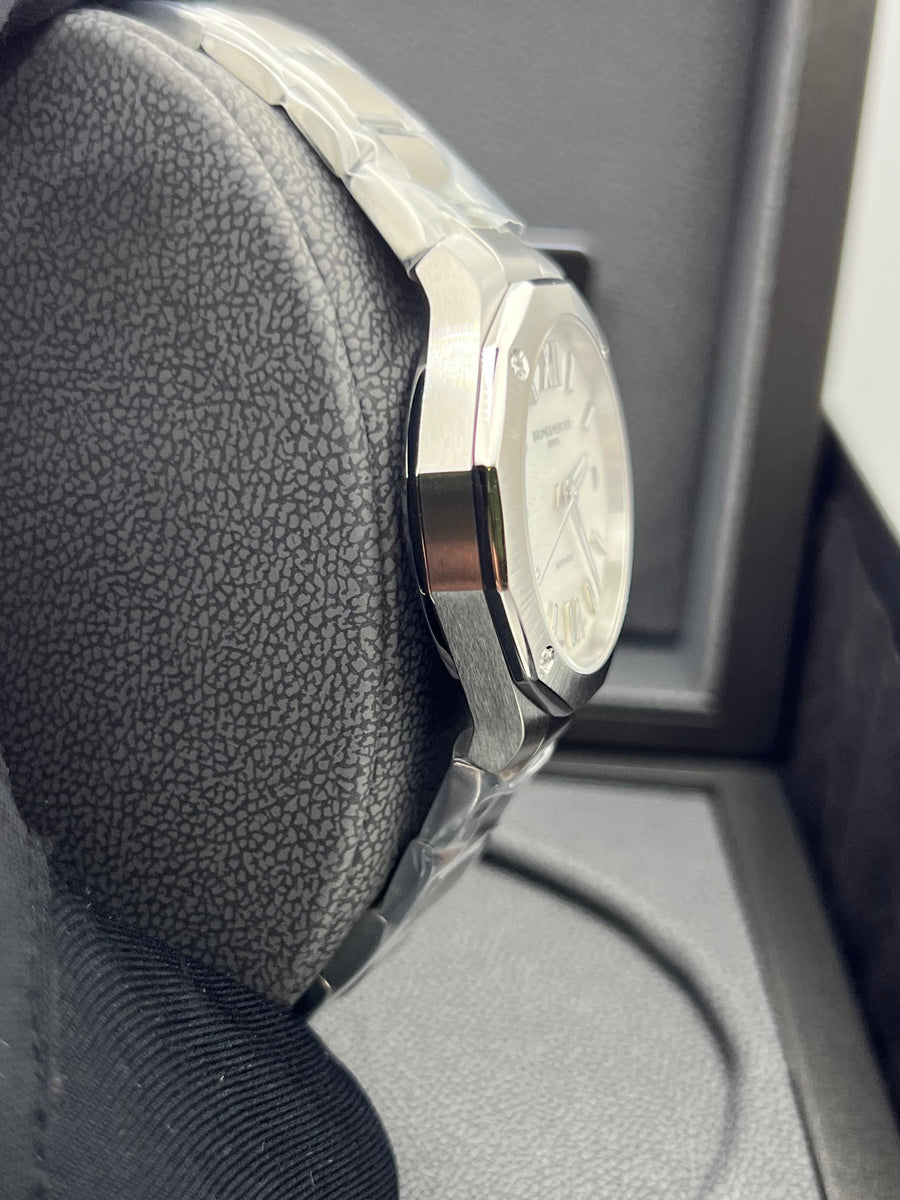New/Unwron Baume & Mercier Riviera M0A10676 Complete Set