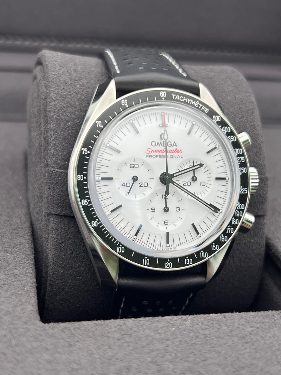 Like New Omega Speedmaster Professional White 310.32.42.50.04.002 Complete Set