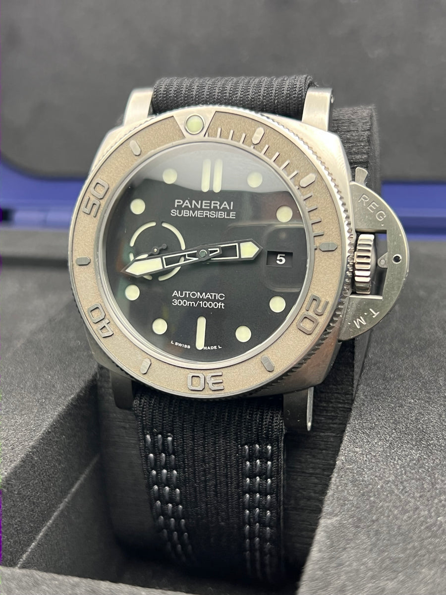 Panerai SUBMERSIBLE PAM00984 MIKE HORN EDITION 47MM Limited Edition With Box, 2 OEM Straps & Accessories Only