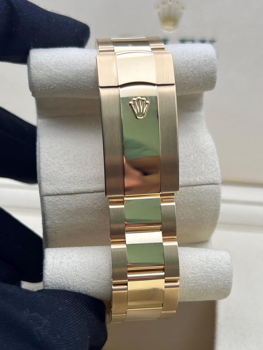 New/Unworn Rolex Skydweller 336938 Green Dial Complete Set Dated 07/2025