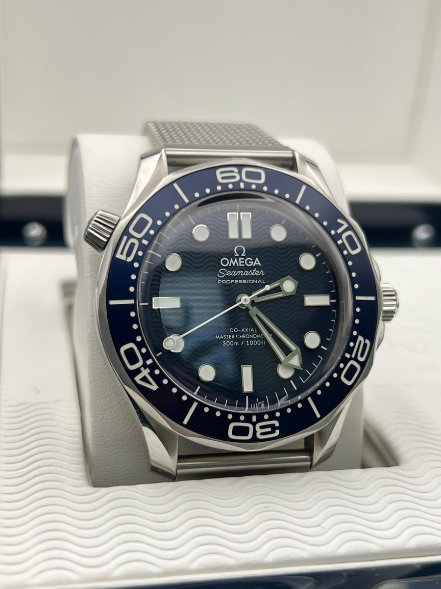 Omega Seamaster Professional James Bond 007 60th Anniversary 210.30.42.20.03.002 Complete Set Dated 2023