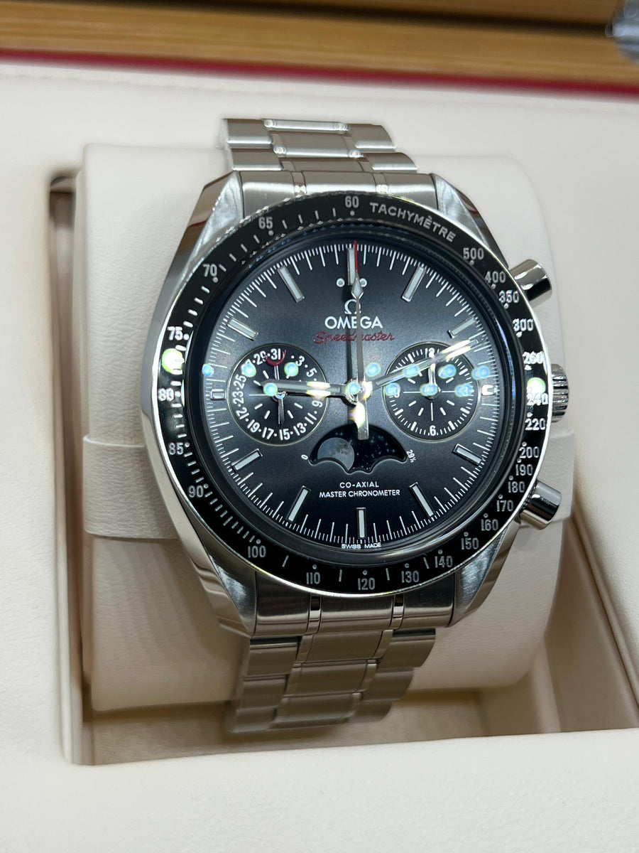 New/Unworn Omega Speedmaster Moonphase 304.30.44.52.01.001 Complete Set Dated 11/2024