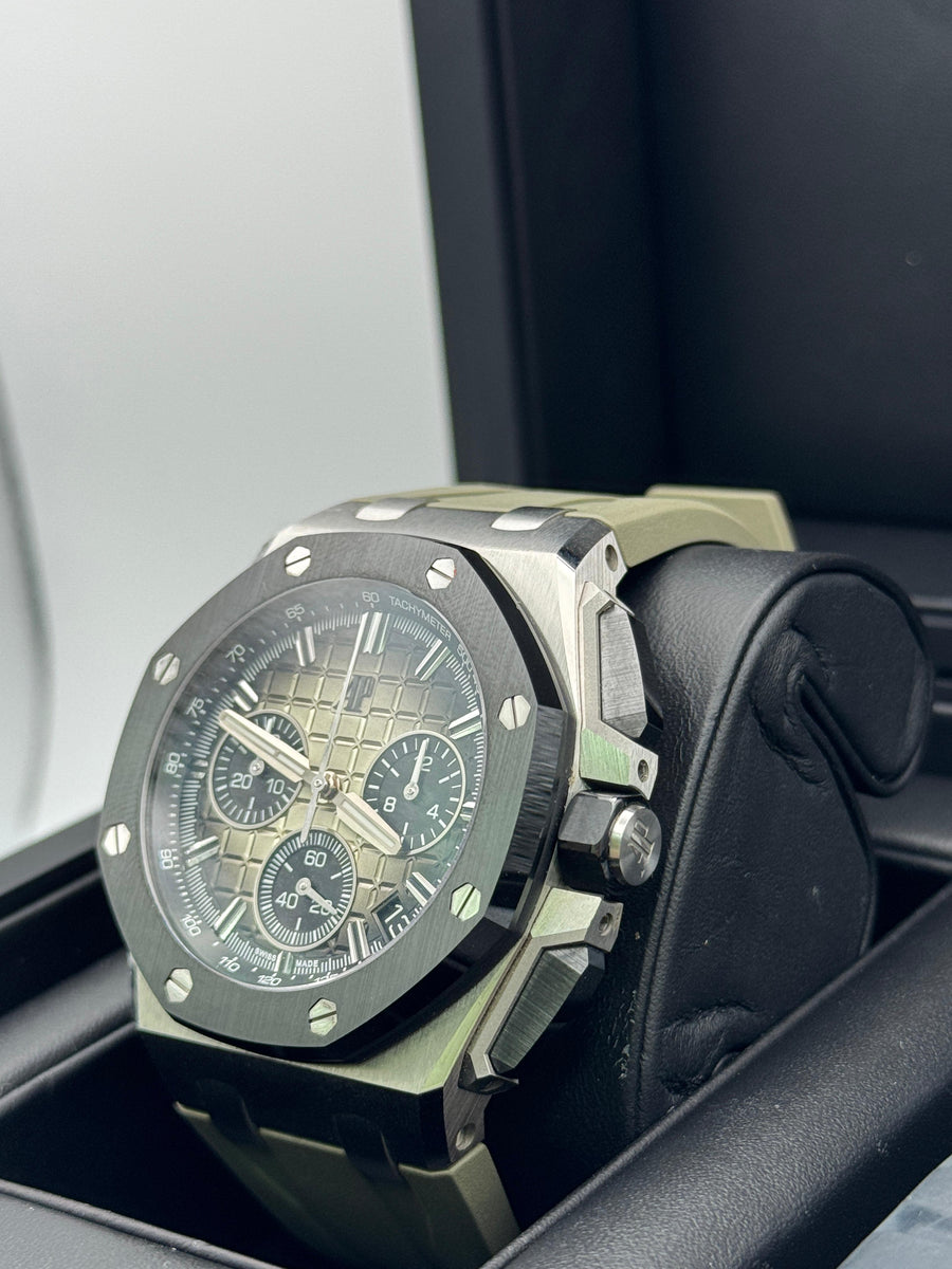 Audemars Piguet Royal Oak Offshore Chronograph Taupe 26420SO.OO.A600CA.01 Complete Set Dated 10/2022